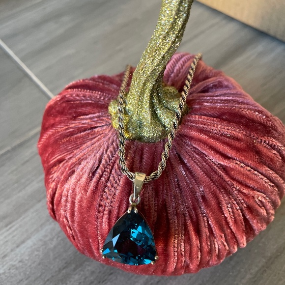 Silver and London Blue Topaz necklace - Picture 1 of 1